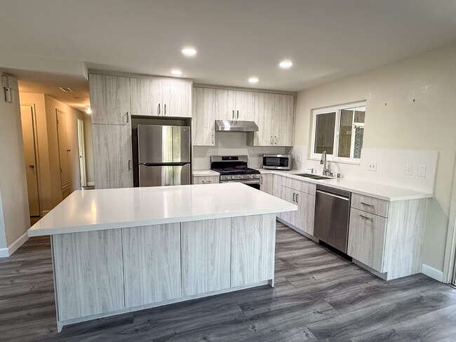 Remodeled 3 Bedroom Home - Remodeled 3 Bedroom Home