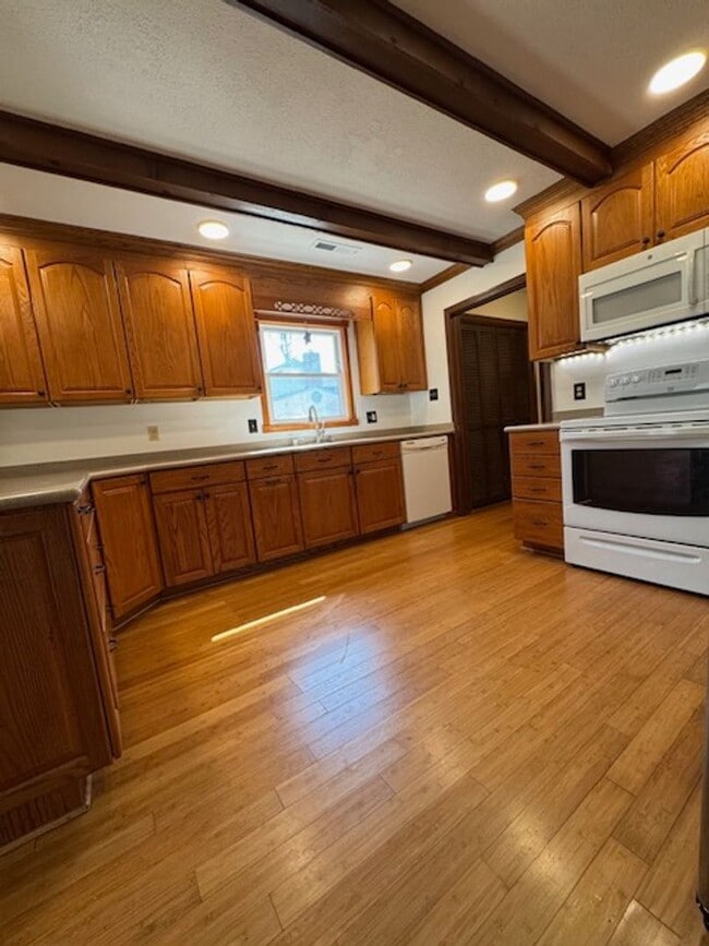 Photo - 305 Glen Oak Dr