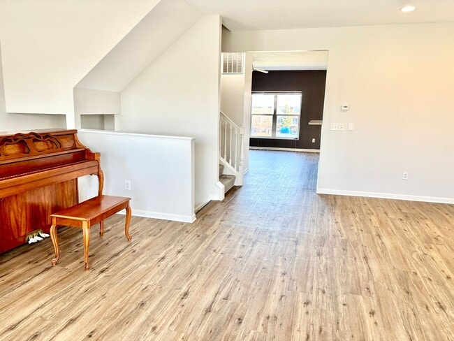 Photo - Don't miss out on this great 3 bed 3.5 bath townhouse with tons of amenities!