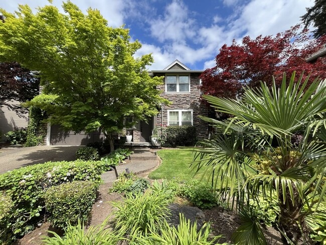 Photo - Luxury 5 Bedroom Home with Soaking Tub, Chef’s Kitchen & Expansive Primary Suite