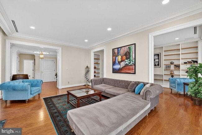 Building Photo - 1300 Army Navy Dr Unit PH3