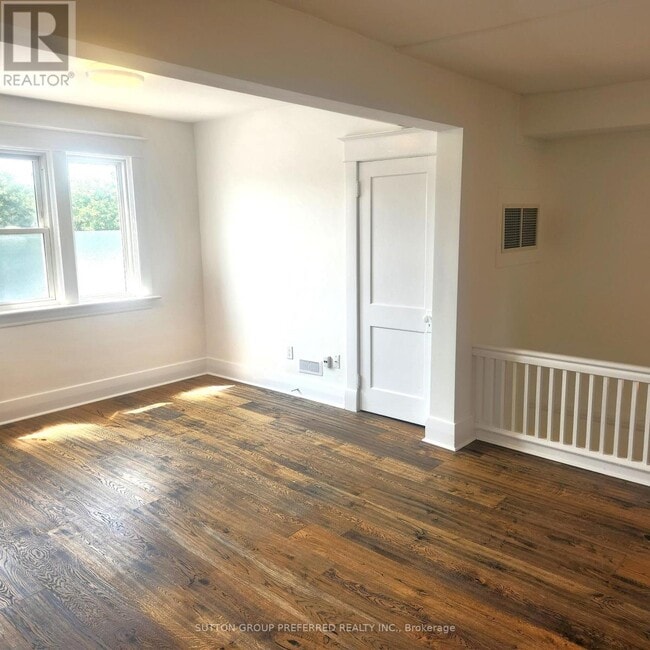 Photo - 312 Wharncliffe Rd S