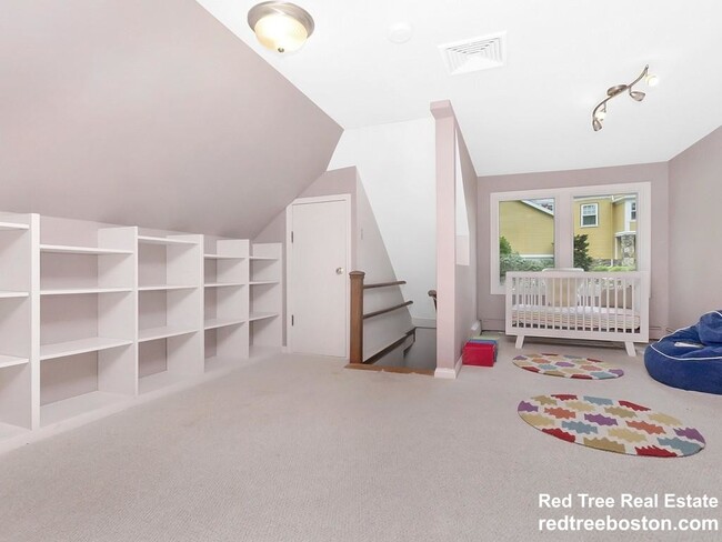 Photo - 68 Algonquin Rd