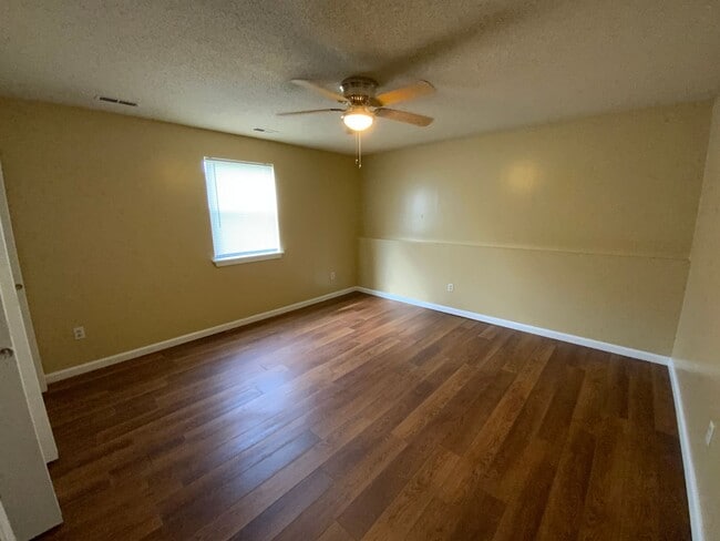 Photo - 3 Bedroom 1 Bathroom Apartment Unit K