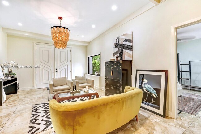 Photo - 991 NE 82nd St