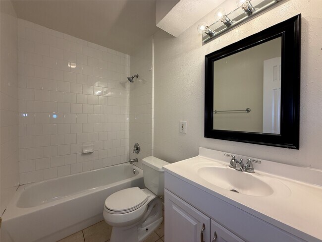 Photo - 1530 Heights Blvd Unidad 19