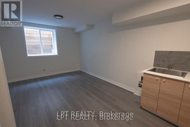 Photo - 27 Rockcress Gardens