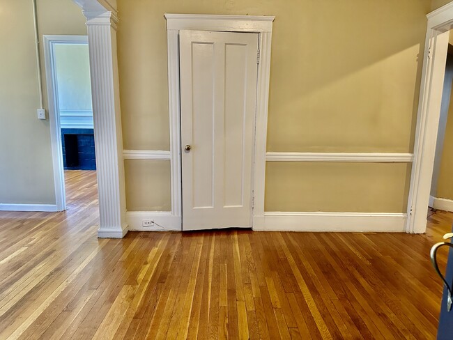 Building Photo - 74 Egmont St Unit 5