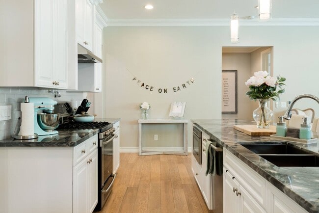 Photo - 3706 E Clarendon Ave