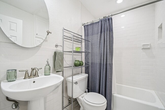 Photo - Hill Country Charm Meets City Convenience / 3 miles to Domain / One story / Covered Patio / Refri...