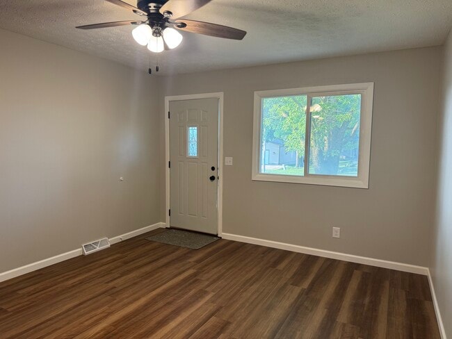 Photo - 110 W 46th St