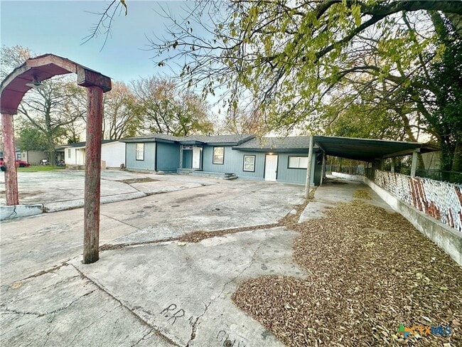 Photo - 104 E Fowler Ave