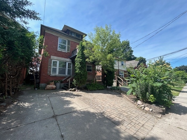 Building Photo - Charming Bachelor Apartment in Old East Vi... Unit 1