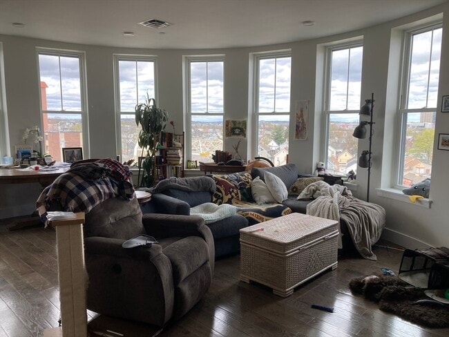 Building Photo - 434 McGrath Hwy Unit 401