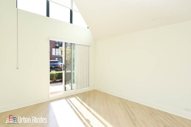 Photo - 935 W Grace St Unit A05C