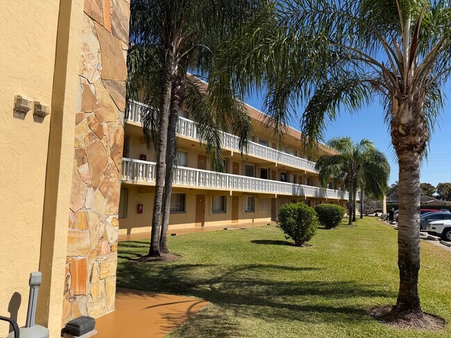 Photo - 600 Village Green Ct Unit 219