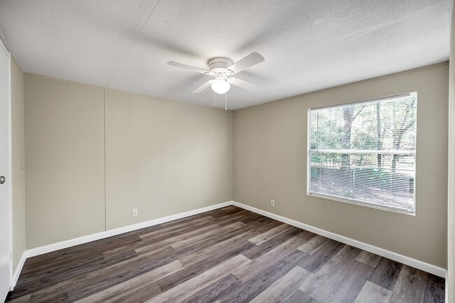 Building Photo - 13219 13th St