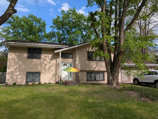 Photo - 7417 Meadowwood Dr