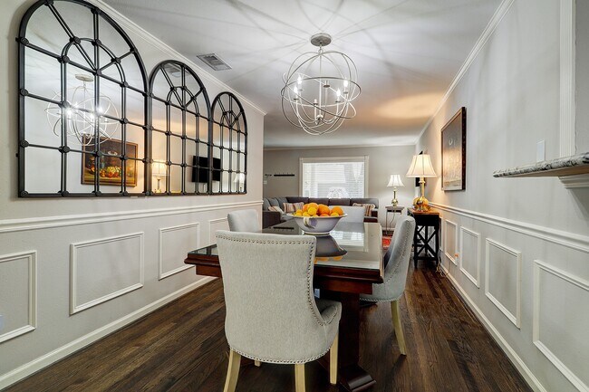 Photo - 2619 Eastgrove Ln