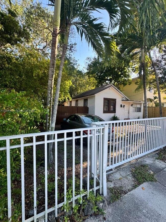 Photo - 18 NW 57th St