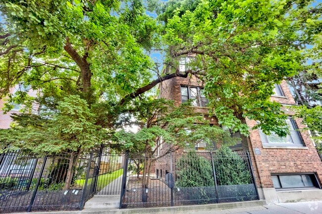 Building Photo - 1469 W Carmen Ave Unit 3 Rental