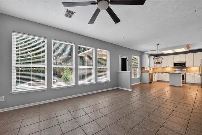 102 N Queenscliff Cir