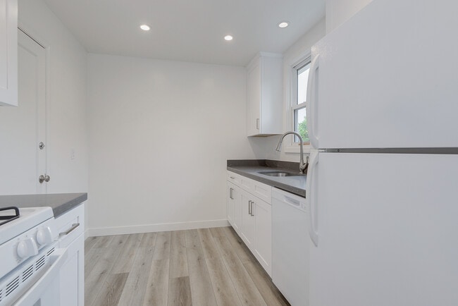 Cocina 2 - 704 Hudson St