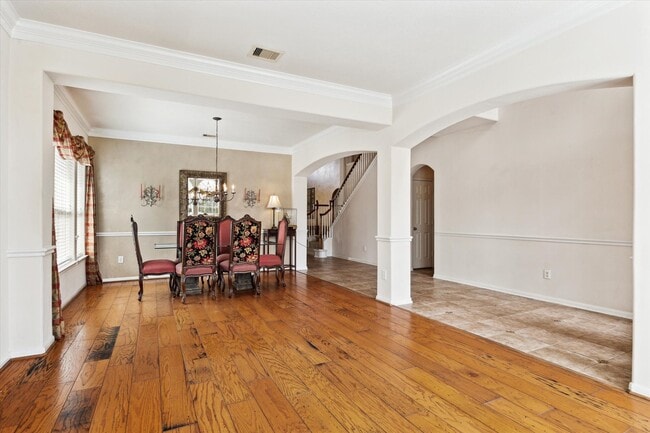 Photo - 2088 Silverthorn Ln