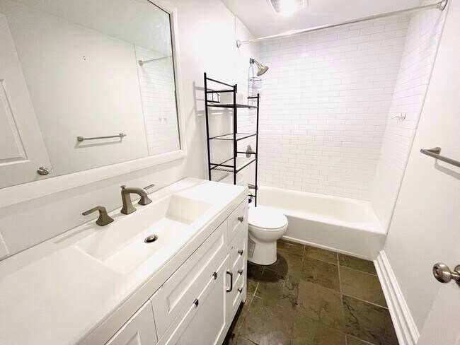 Photo - 416 Medford St Unidad C8