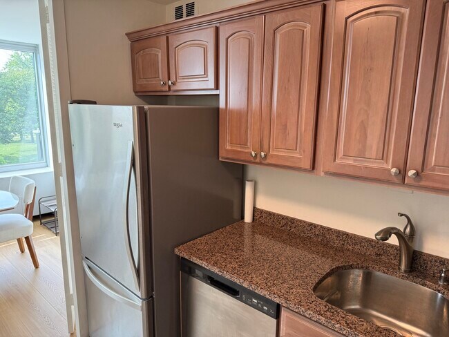 Photo - 1700 E 56th St