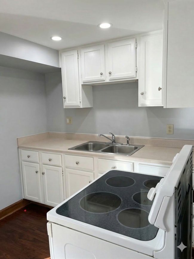 Photo - 374 Lawrence Ave Unit 374 Lawrence Ave