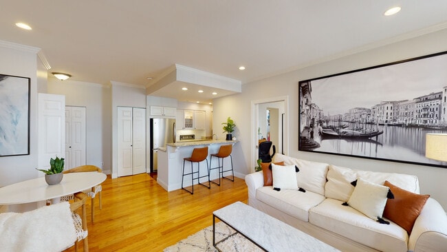 Building Photo - 37 Bowdoin St Unit 1B