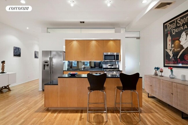 Photo - 129 Duane St