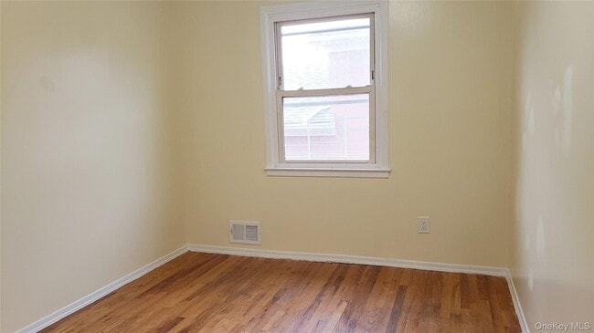 Photo - 15-39-39 208th St