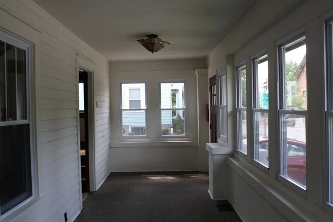112 E Cottage Grove Ave