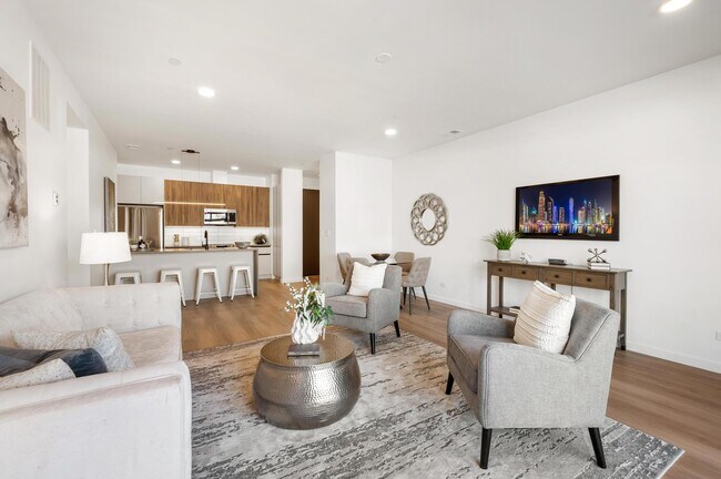 Photo - 204 S Leavitt St Unit 303