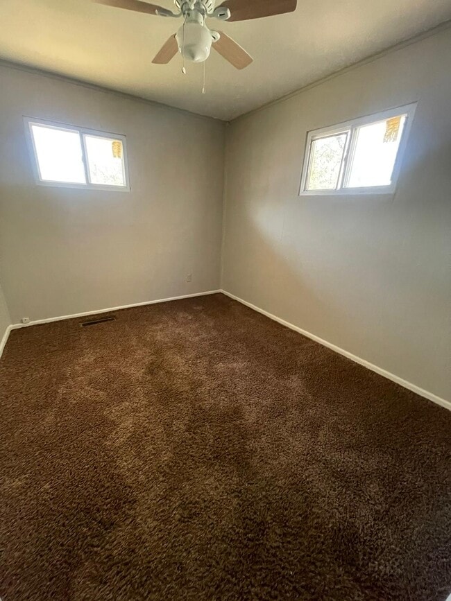 Photo - 1474 Elaine St