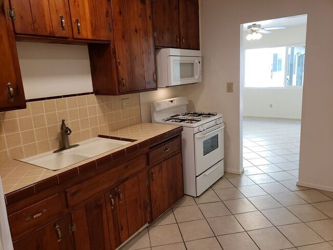 Photo - $1000 Move In Holiday Special!! La Mesa 2b... Casa