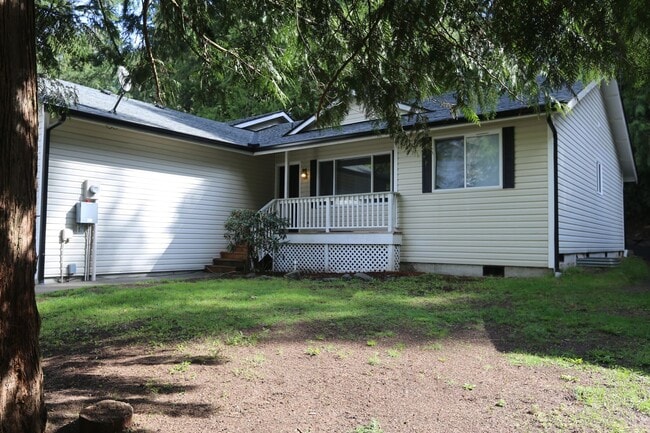 Building Photo - Port Orchard 3 Bedroom Available now!