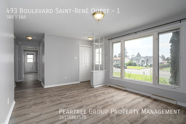 Photo - Spacious 3BR Bungalow with Private Yard & Parking –  493 St-René Blvd West, Gatineau