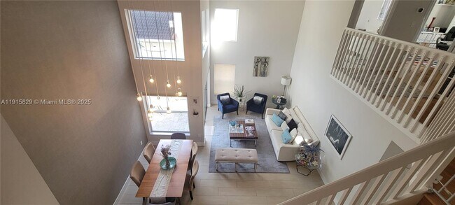 Photo - 1055 Yellow Birch Ter