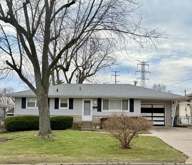 Building Photo - 3 Bedroom 2 BathHome