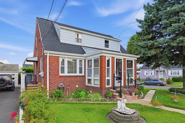 Photo - 76 Schuyler Ave