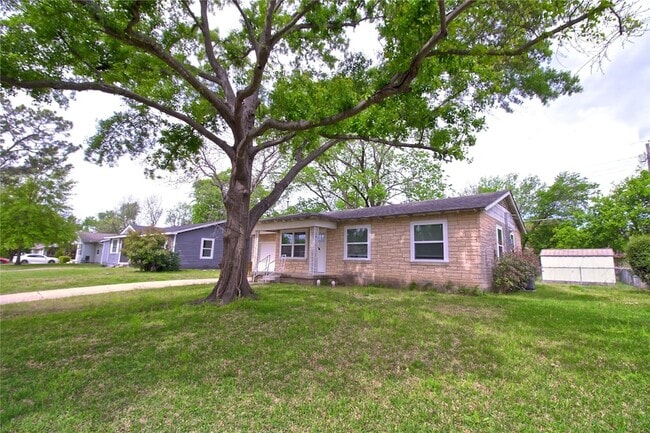 Photo - 115 Charles Ln