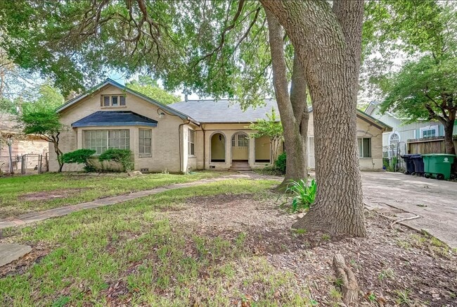 Building Photo - 6109 Saxon Dr Rental