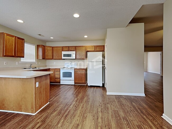 Photo - 508 Shoresbrook Rd