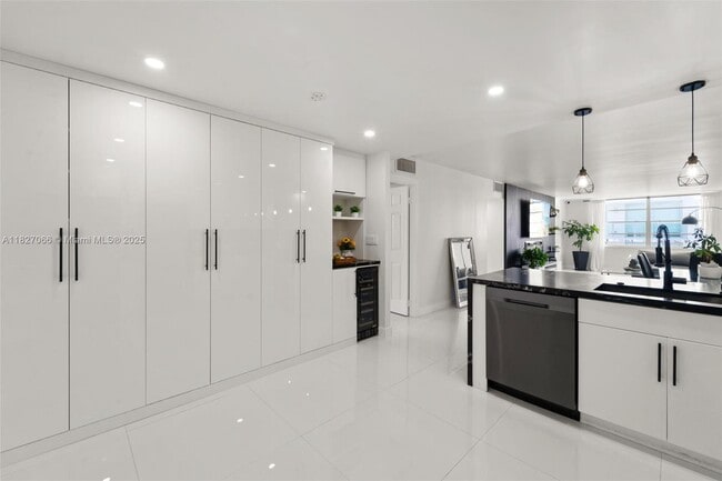 Photo - 1050 93rd St Unidad 7H