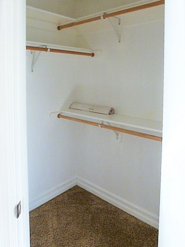 Building Photo - 2507 Locksley Ave SE