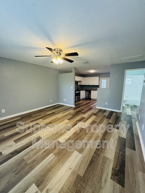 Photo - 5021 Burlington Ave N