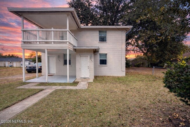 Building Photo - 1721 Dot St